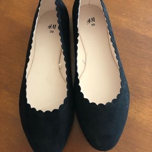 Scalloped Black H&M Flats | Size 8(US) / 39(EU)
